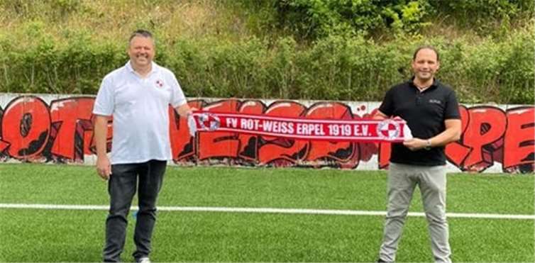 Der Erste Vorsitzende Lothar Bonn mit dem neuen Trainer (Saison 2020/21) Manuel Malacho.Foto: privat