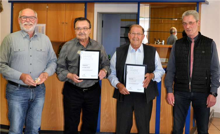 Der Erste Vorsitzende Wolfgang Sauer (re.) gratulierte den Jubilaren (v.l.n.r.) Arno Gottfreund, Wolfgang Sauer und Werner Bach.privat