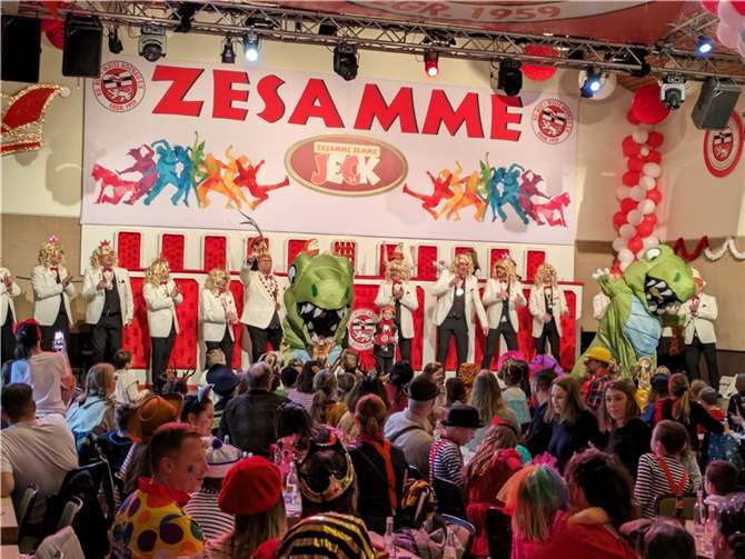 Der Erwachsene-Elferrat auf der Kindersitzung.  Foto: Michael Werner