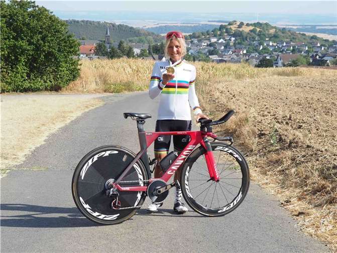 Der Ettringer Wirbelwind – Hoch über dem Heimatort. Foto: BS