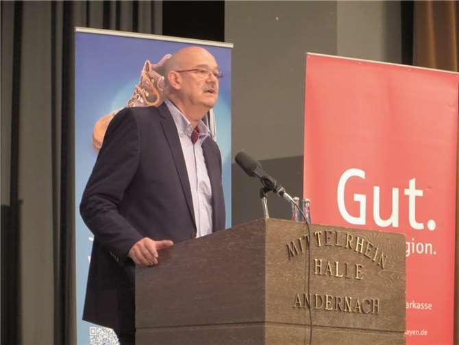 Der Europa-Kenner, Rolf-Dieter Krause, war das „Zugpferd“ des Wirtschaftsforums Andernach, zu dem die Kreissparkasse und Andernach.net eingeladen hatten.