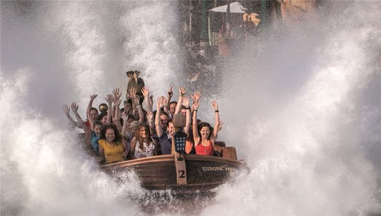 Der Europa-Park feiert seinen 40. Geburtstag mit einer großen Geburtstagsfeier am 11. und 12. Juli . Hierzu bleibt der Park bis Mitternacht geöffnet. Hans-Joerg Haas