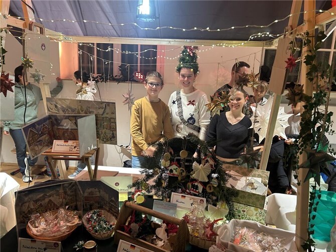 Der Europäische Weihnachtsmarkt der Schule verbreitete adventliche Stimmung. Fotos: privat