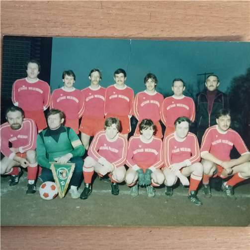 Der FC Bandorf im Jahr 1976 vor dem Spiel in der Gronau. Foto: TuS Oberwinter