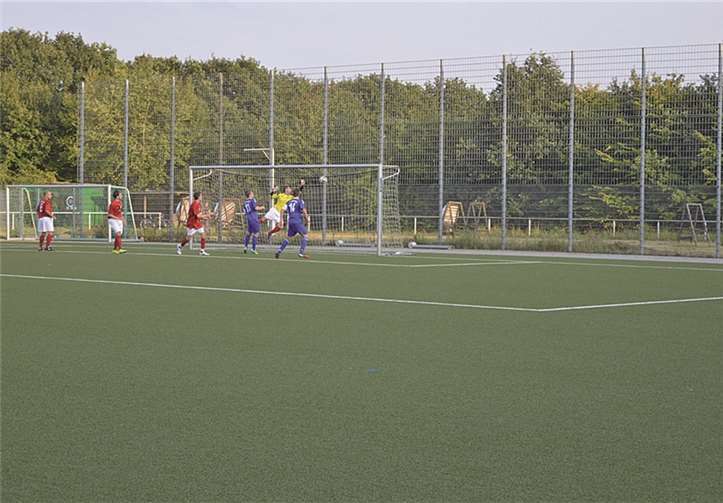 Der FC Rheinbach geht in dieser Situation mit 1:0 in Führung. privat