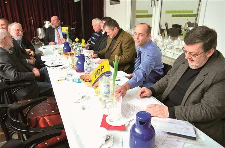 Der FDP Kreisvorstand mit Eckhard Pusch an der Spitze hatte zur Kreistagskandidatenwahl ins Neuwieder Bootshaus eingeladen.