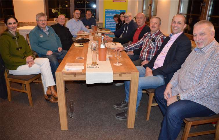 Der FDP-Vorstand im Kreis Ahrweiler wird den FDP-Bezirksvorsitzenden Alexander Buda (Zweiter von rechts) unterstützen.privat