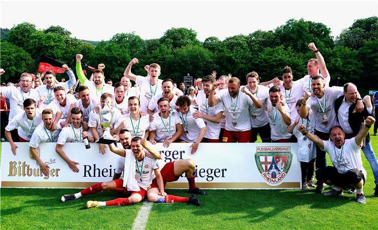 Der FSV Salmrohr sicherte sich zum neunten Mal den Fußball-Rheinlandpokal.Fotos: KG