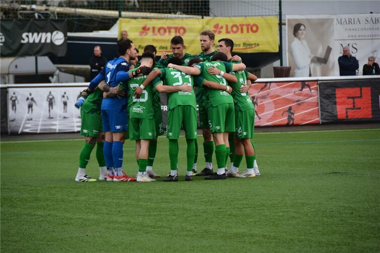 Der FV Engers hat beim heimstärksten Team der Liga mit 5:4 gewonnen.  Foto: Ulf Steffenfauseweh