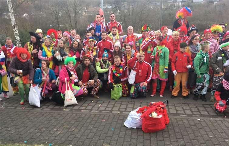 Der FV Rot Weiß Erpel vor dem Umzug.privat
