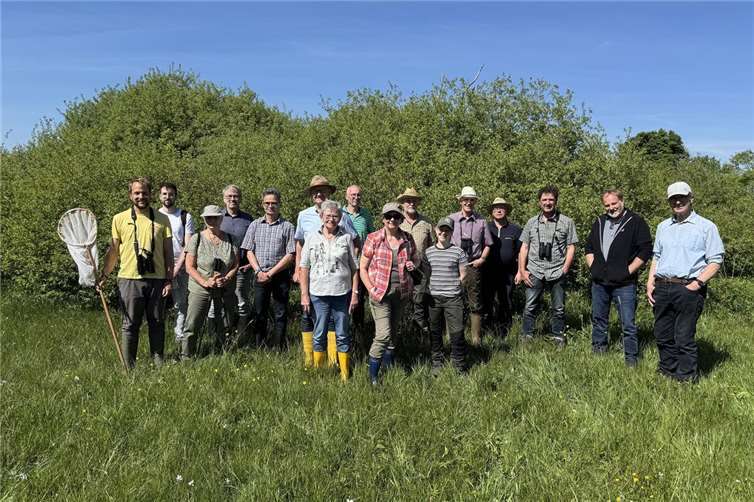 Der Fachbeirat Naturschutz verschaffte sich bei einer Exkursion einen persönlichen Einblick in die ökologischen Maßnahmen. Fotos: Kreisverwaltung / Christoph Brabender