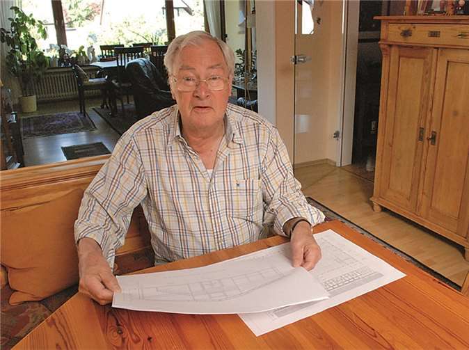 Der Fachwerk-Experte Erwin Stahl hat unentgeltlich Pläne für eine Halle entworfen, die derDorfgemeinschaft in Löhndorf neue Impulse verleihen könnteSchwarz