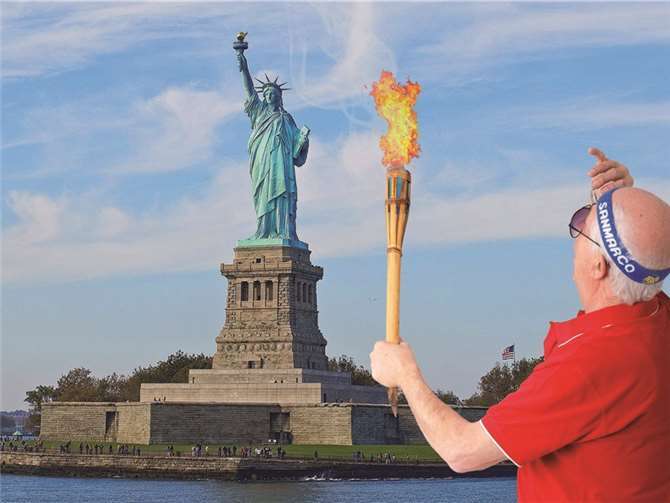 Der Fackelläufer der Plaidiade ist in New York angekommen.  Privat