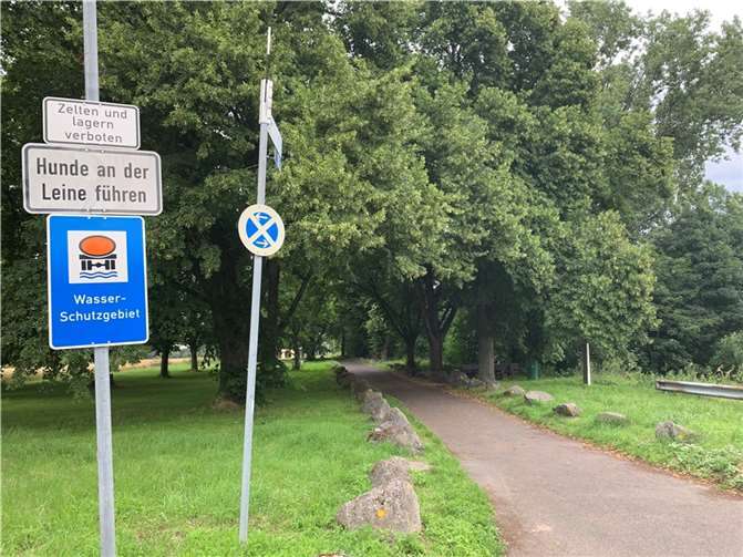 Sinzig: Baumfällungen werden notwendig Der Fahrradweg am Rhein. Foto: ROB