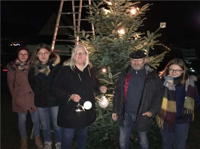Der Familie war die Freude beim Schmücken anzusehen. Foto: privat