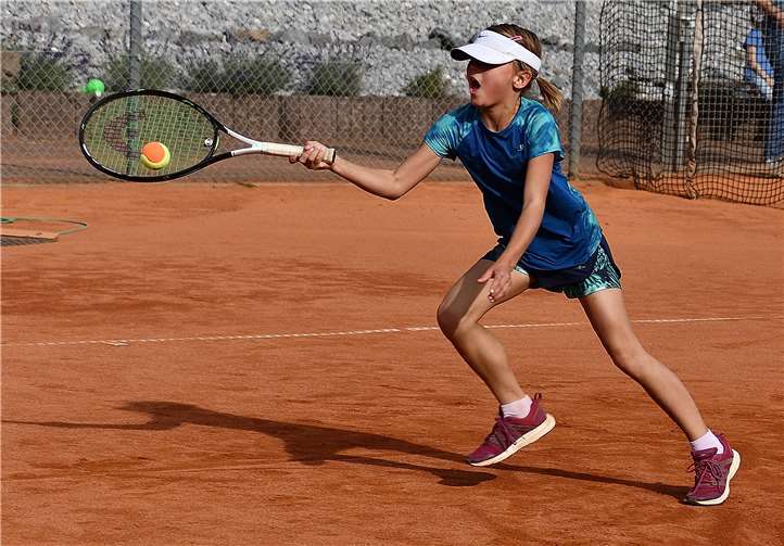Der Familientag bietet Gelegenheit, das Tennisspielen einmal auszuprobieren. Foto: privat