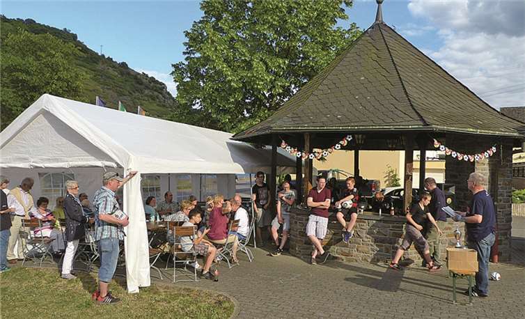 Der Familientag des VfB Kattenes lockte Jung und Alt bei herrlichem Wetter an.privat