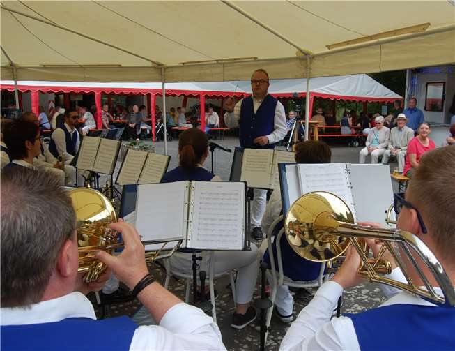 Der Fanfarenzug Ochtendung sorgte unter der Leitung von Patrick Kammler für die musikalische Unterhaltung.