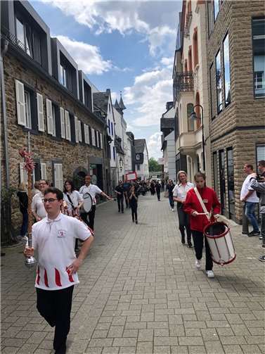 Der Fanfarenzug Rot-Weiß beim Frühlingsfest.  Foto: privat