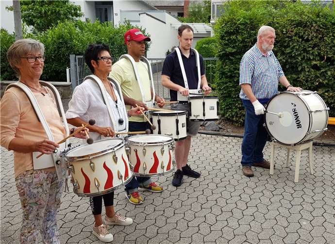 Der Fanfarenzug des Musikvereins „Frei-weg“ bereicherte den Frühschoppen am Sonntag Mittag mit einer Matinee.