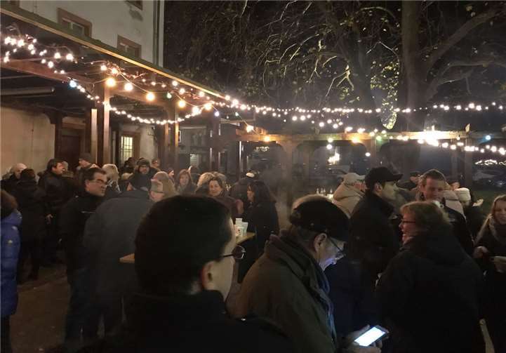 Der Festplatz in Bruttig wurde zum Fest ein besinnliches Lichtermeer.privat