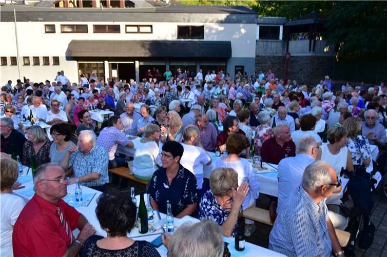 Der Festplatz war rappelvoll.