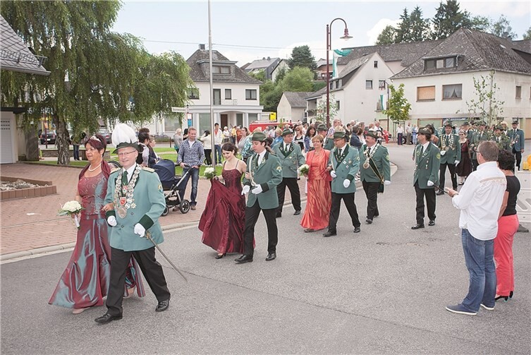 Der Festzug am Sonntagnachmittag beim Schützenfest 2012. privat