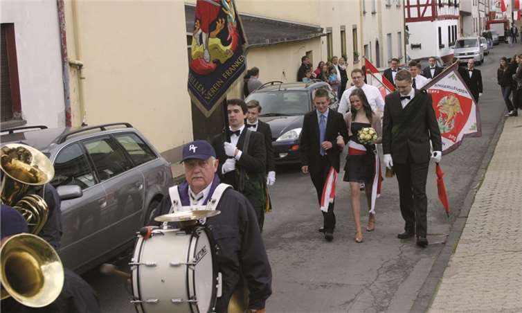 Der Festzug durch den Ort.
