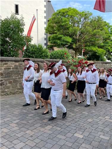 Der Festzug durchs Dorf ist ein fester Bestandteilder Kirmes. Foto: privat
