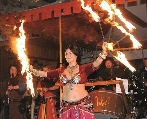 Der Feuertanz begeisterte die Besucher.