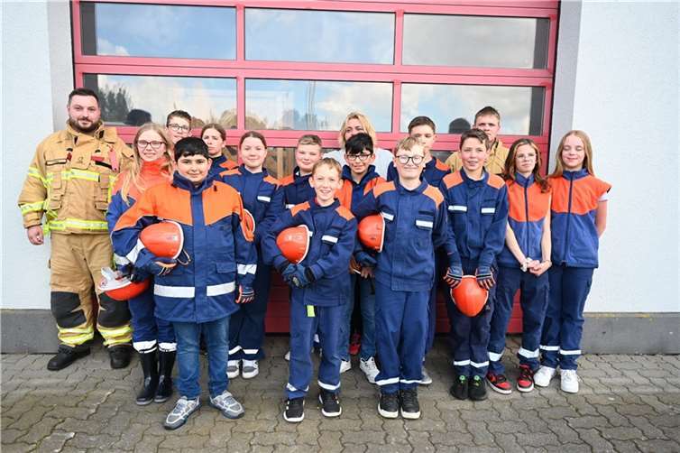 Der Feuerwehrnachwuchs in Mendig ist bei Jugendwart Pascal Pape (l.) und seiner Stellvertreterin Simone Ockenfeld gut aufgehoben.  Fotos: SK