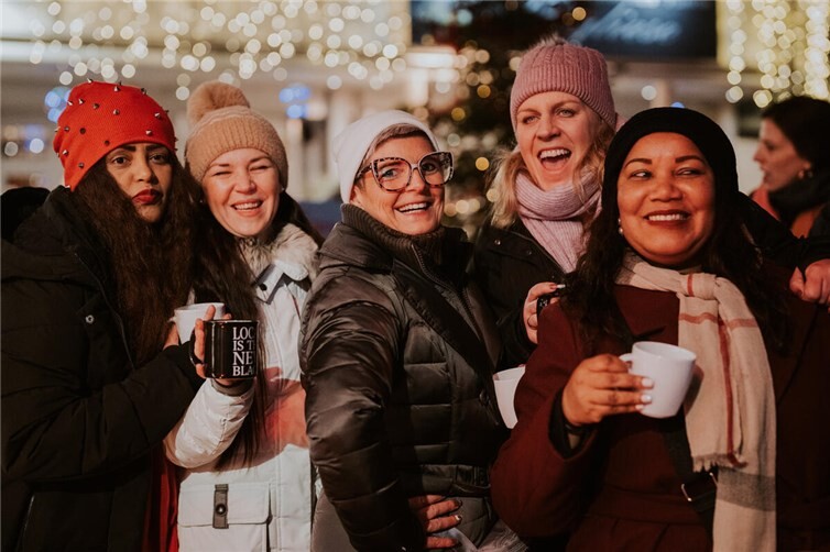 Der „First Friday“ zum Auftakt des zweiten Adventswochenendes verwandelte die ganze City in einen einzigen Weihnachtsmarkt. Foto: Aktionsgemeinschaft Andernach Attraktiv e.V.