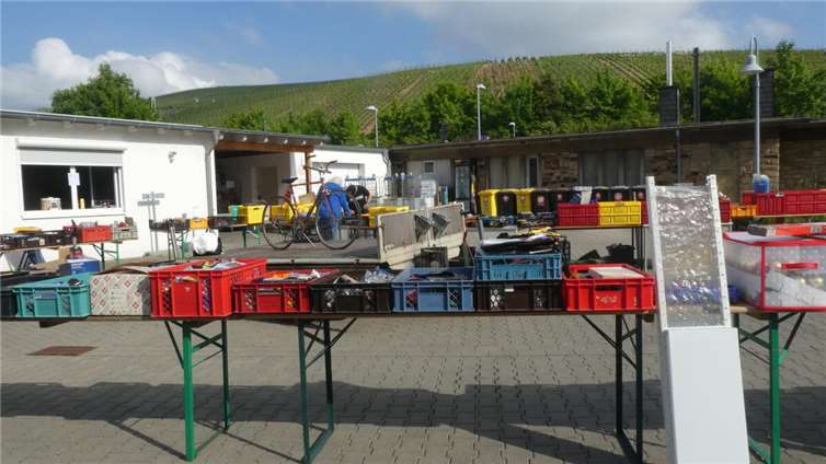 Der Flohmarkt des Kreuzbundes Kreis Ahrweiler e.V. fand auf dem Parkplatz des Caritas-Geländes in Bad Neuenahr-Ahrweiler statt.  Foto: privat