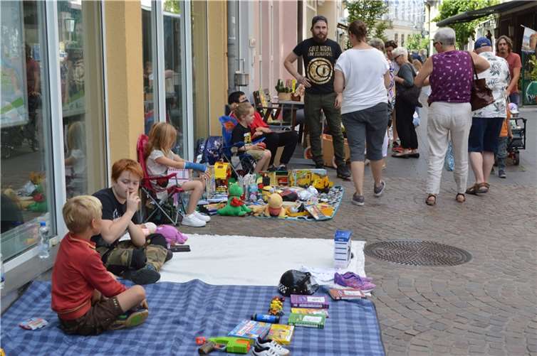 Der Flohmarkt für Kinder in der Bachstraßelockte den Nachwuchs und war natürlich kostenlos.