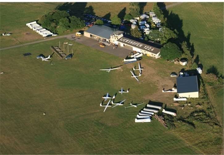 Der Flugplatz aus der Vogelperspektive.privat