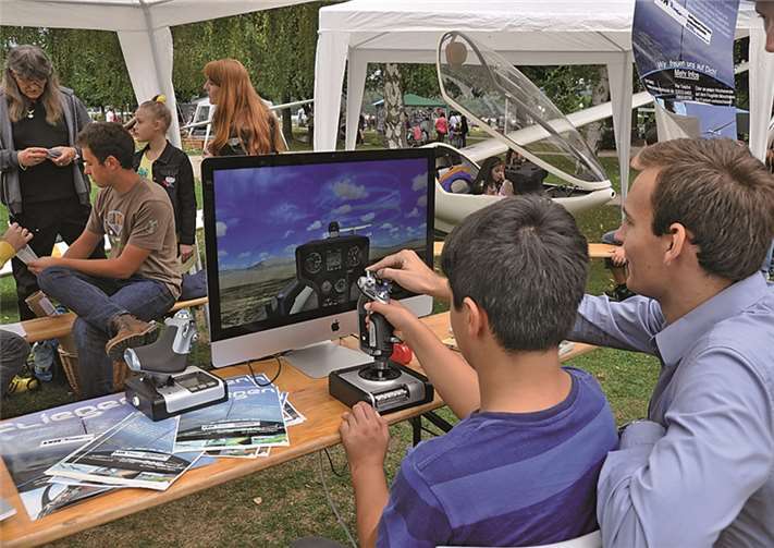 Der Flugsimulator war ein absolutes Highlight und begeisterte die Kinder. privat