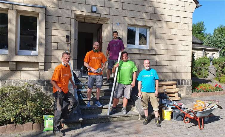 Der Flurbereich des Volkesfelder Dorfgemeinschaftshauses wurde saniert. Viele Ehrenamtliche halfen. Fotos: Privat