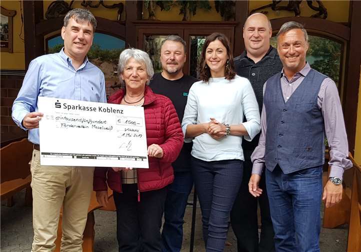 Der Förderverein Moselweiß möchte aus dem ehemaligen Tierheimgelände einen Freizeitpark zu machen. Die 1.500 Euro, die der Vorstand des Bürgervereins übergab, sind da ein willkommener Zuschuss. Fotos: privat