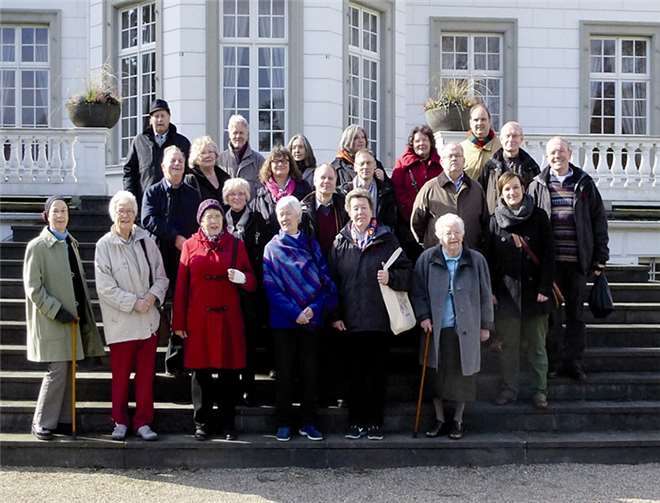 Der Förderverein Stiftung Kulturbesitz Gebiet Münstermaifeld e.V. besichtigte bei seiner Exkursion nach Bonn und Remagen unter anderem das Palais Schaumburg.privat