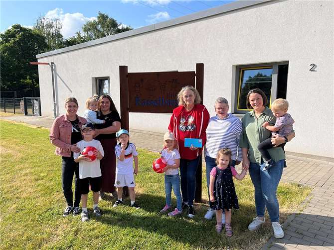 Der Förderverein der Einrichtung durfte eine großzügige Spende in Höhe von 560 Euro von Susi Berger vom „König in der City“ entgegennehmen. Foto: privat