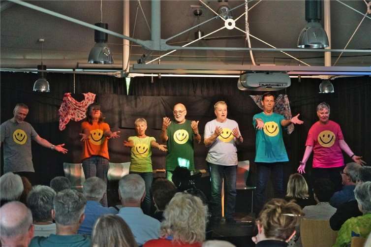 Der Förderverein der Förder- und Wohnstätten gGmbH Kettig e.V. sowie die Kath. Kirchengemeinde St. Bartholomäus präsentierten am 26. und 27.04.2025 das neue Programm der Kettiger Theatergruppe „WandelBar“ „Was lachst Du?“. Foto: privat