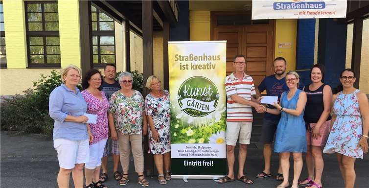 Der Förderverein der Grundschule und KiTa´s Straßenhaus und Oberhonnefeld freute sich über die Spende.