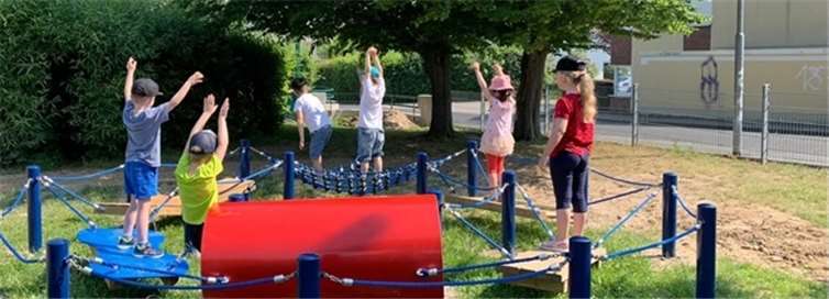 Der Förderverein des ev. Kindergartens Theodor Fliedner eV. konnte mit Hilfe eigener Mittel und den großzügigen Spenden das gewünschte Klettergerüst anschaffen.Foto: privat