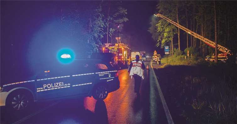 Der Folgeunfall erforderte eine Vollsperrung der Bundesstraße 413.
