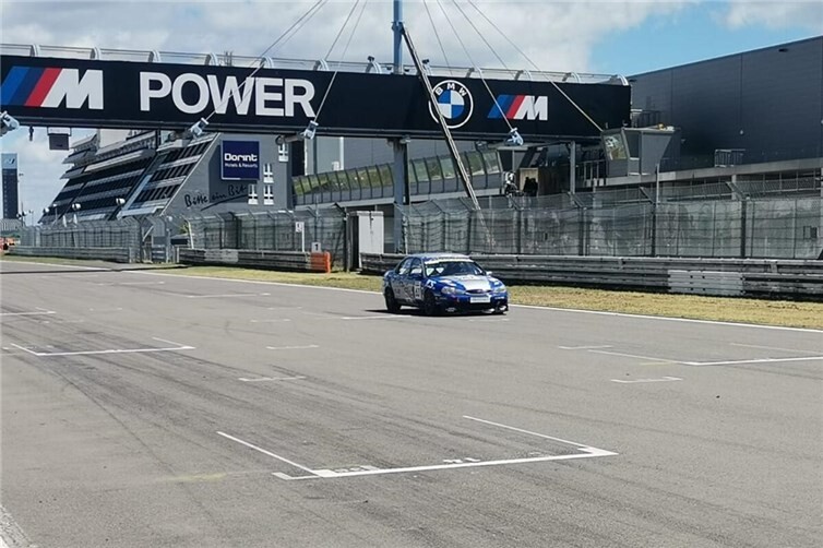 Der Ford Mondeo bei Start und Ziel