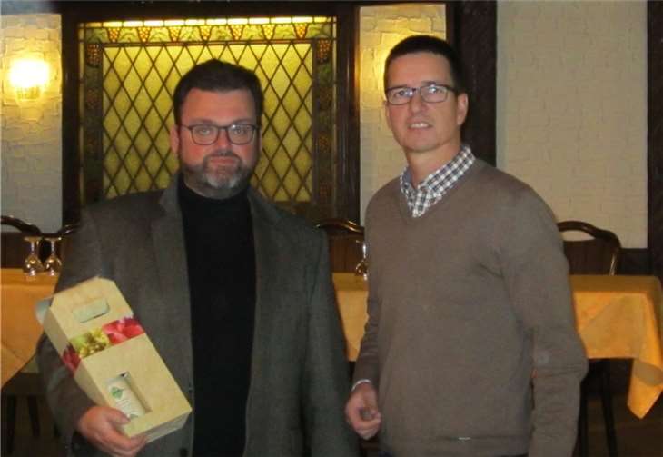 Der Fraktionsvorsitzende der CDU Rhein-Mosel Christoph Stoffel, re., bedankte sich für den Gastvortrag von Herrn Max Op den Camp.