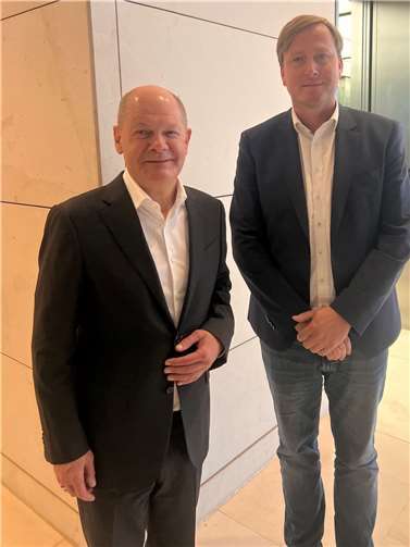 Der Fraktionsvorsitzende der SPD Meckenheim, Stefan Pohl, traf Bundeskanzler Scholz auf der Kommunalkonferenz in Berlin. Foto: privat