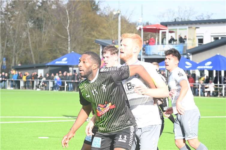 Der Franzose Brice Braquin erzielte in Emmelshausen das Tor des Tages für die SG Eintracht Mendig/Bell.  Foto: SK