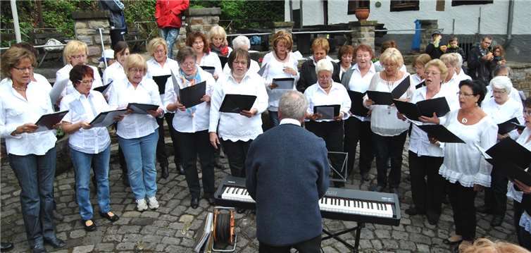 Der Frauenchor Sayn singt am Pfingstmontag an der Hein’s Mühle.Foto: Thomas Baumgart