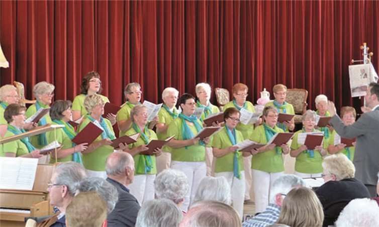 Ðer Frauenchor St. Katharinen gestaltete den musikalischen Nachmittag im Bürgerhaus. privat
